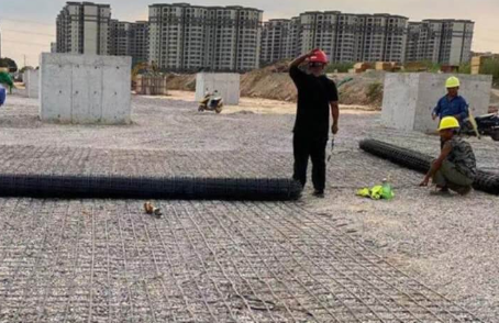 聂拉木土工格栅铺设前地基要怎么处理？